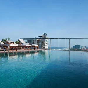 מלון Sofiana My Khe & Spa- Rooftop Pool Bar